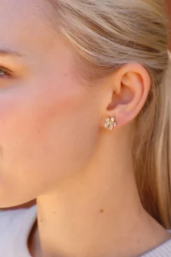 Scintilate Diamond Flower Earrings