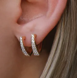 Triangle 2-Row Diamond Huggies